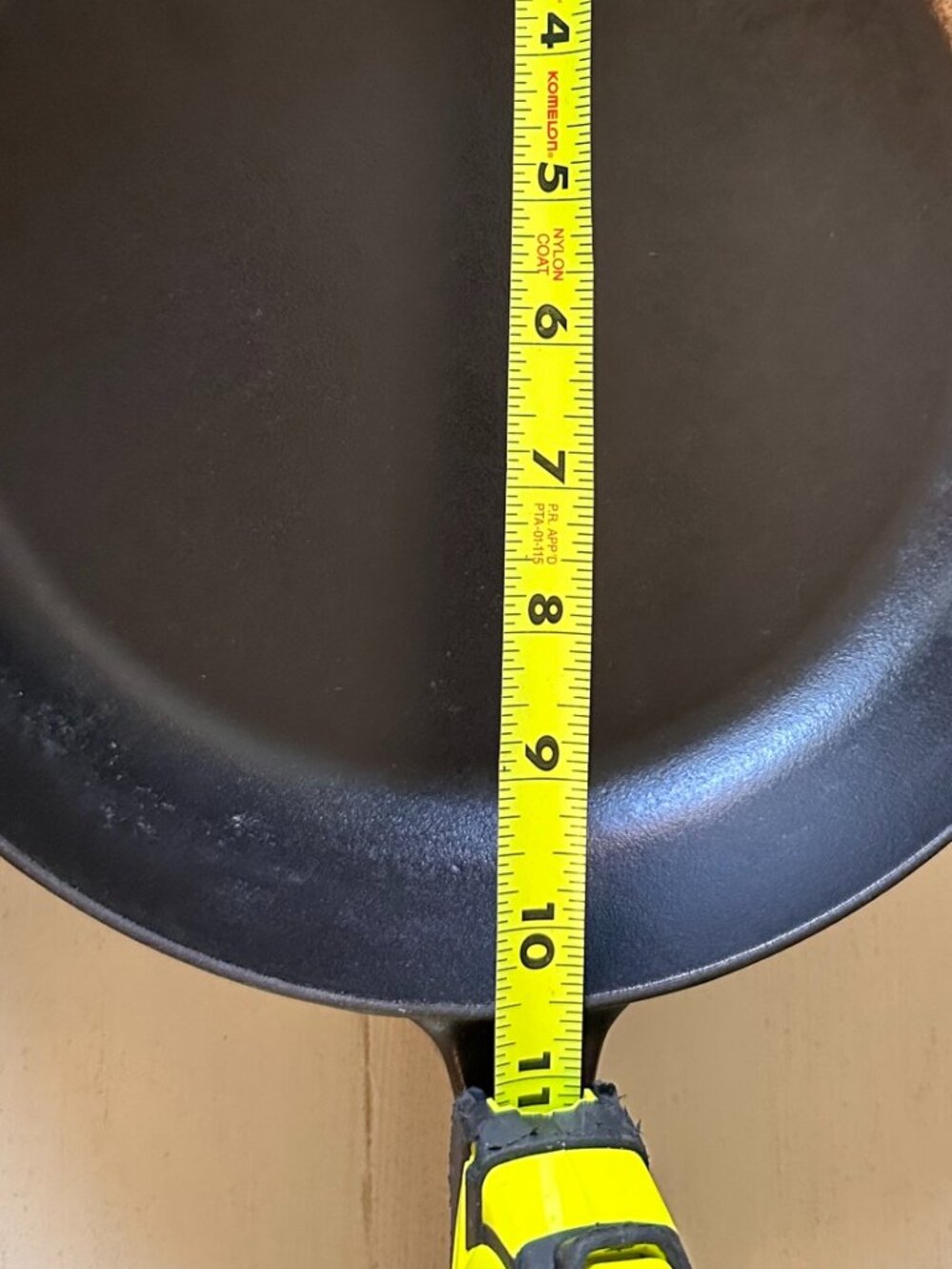 Staub Cast Iron Skillet in Matte Black-VGUC - Picture 6 of 6
